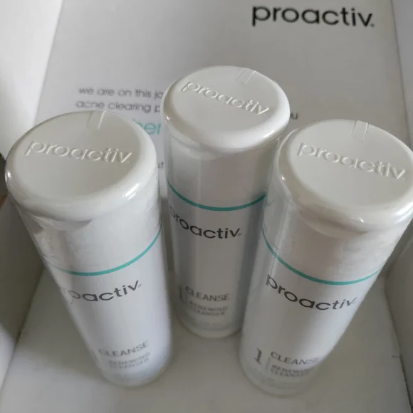 Proactiv Renewing Cleanse 3 pc acne treatment 6 FL. oz. - Picture 3 of 4